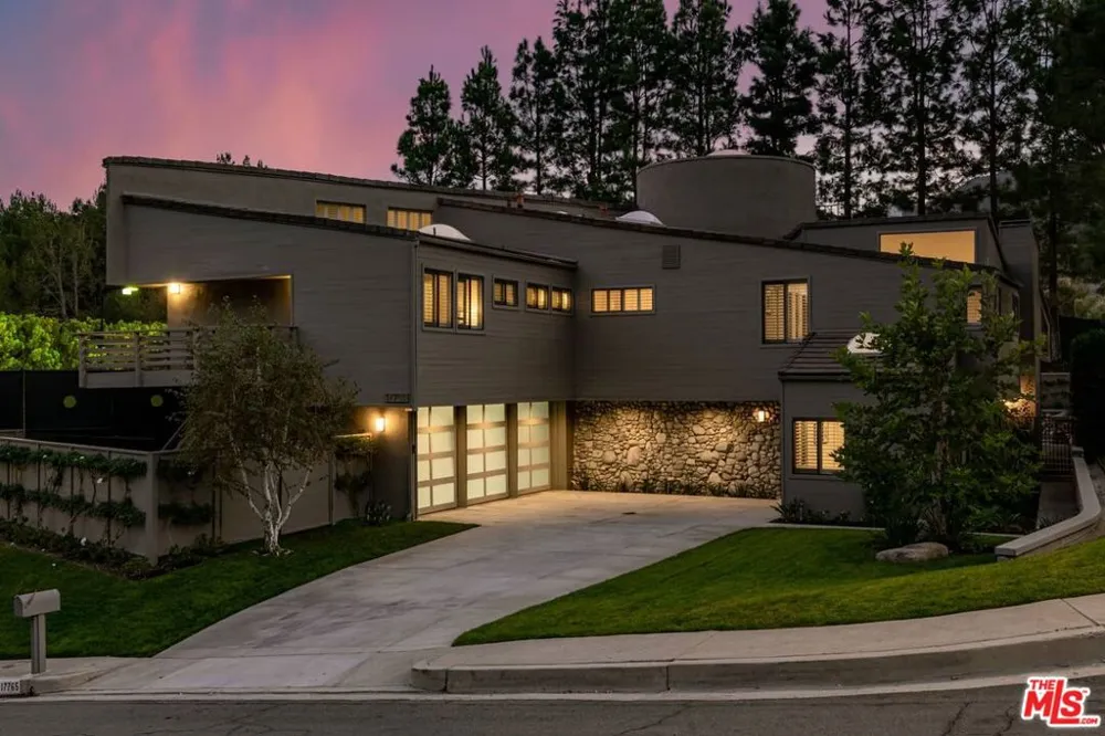 17765 Camino De Yatasto Pacific Palisades, CA 90272