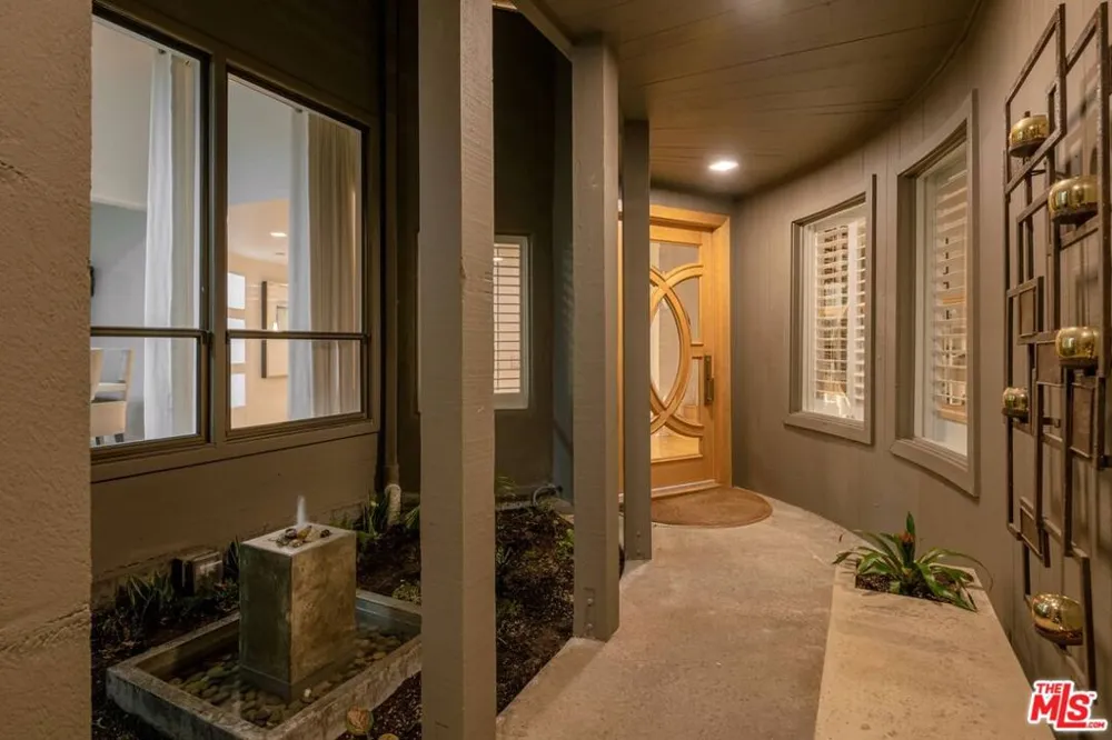17765 Camino De Yatasto Pacific Palisades, CA 90272