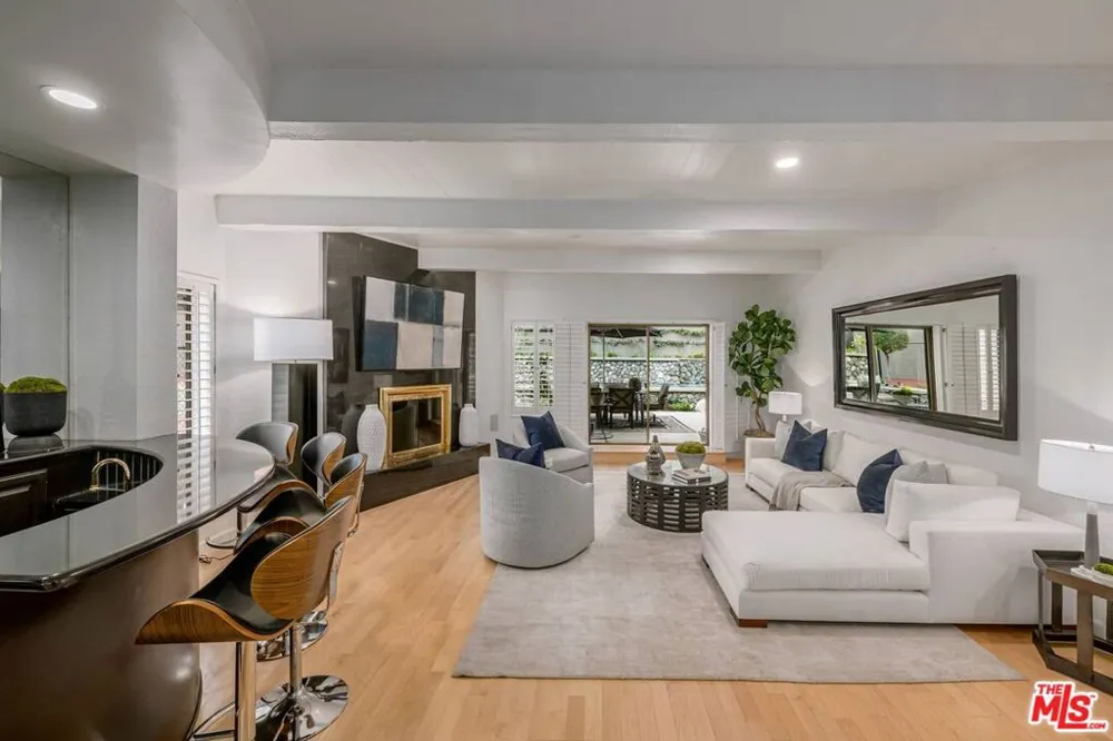 17765 Camino De Yatasto Pacific Palisades, CA 90272