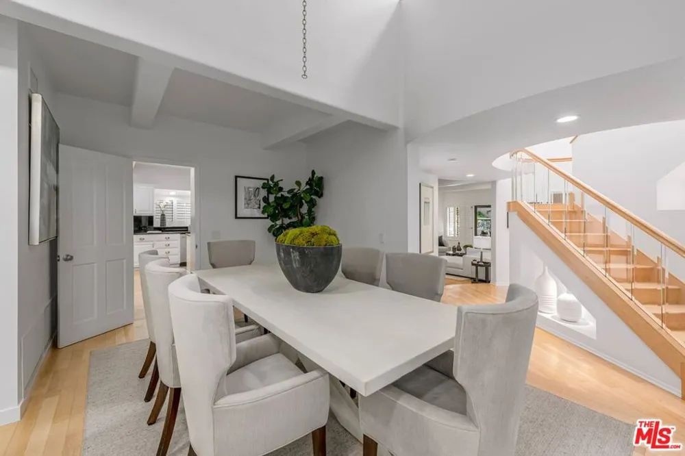 17765 Camino De Yatasto Pacific Palisades, CA 90272