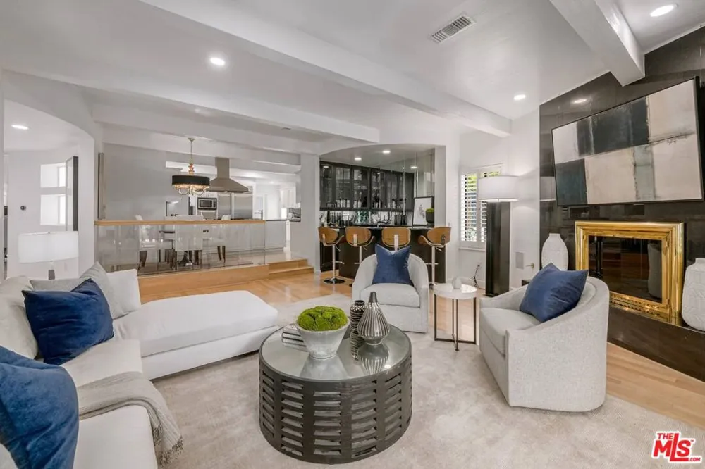 17765 Camino De Yatasto Pacific Palisades, CA 90272