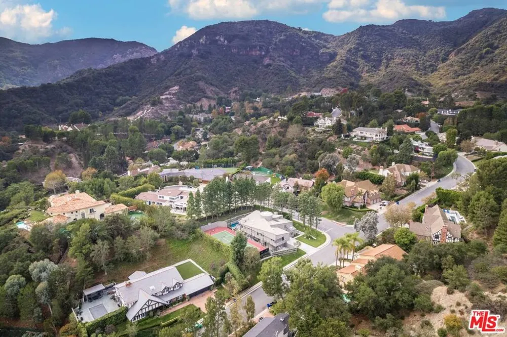 17765 Camino De Yatasto Pacific Palisades, CA 90272