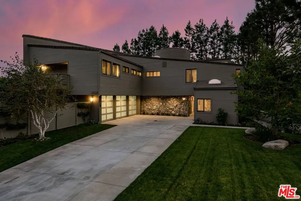 17765 Camino De Yatasto Pacific Palisades, CA 90272