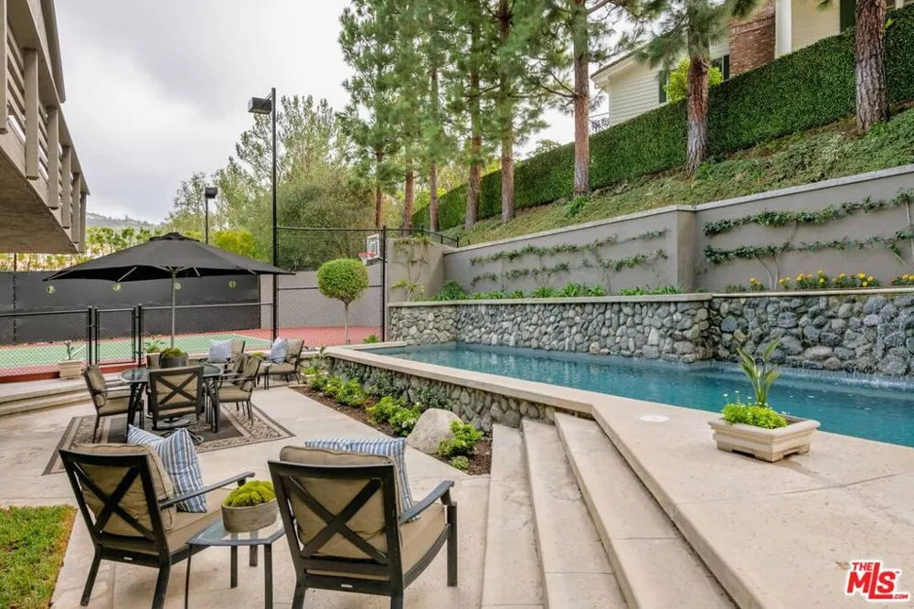 17765 Camino De Yatasto Pacific Palisades, CA 90272