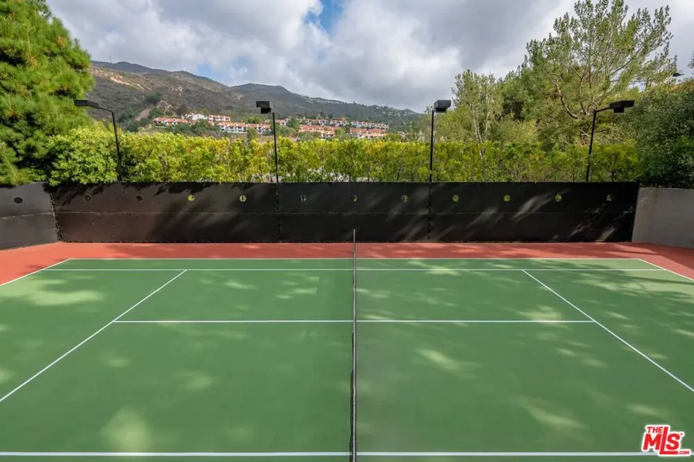 17765 Camino De Yatasto Pacific Palisades, CA 90272