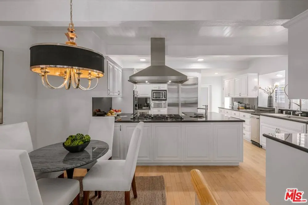 17765 Camino De Yatasto Pacific Palisades, CA 90272
