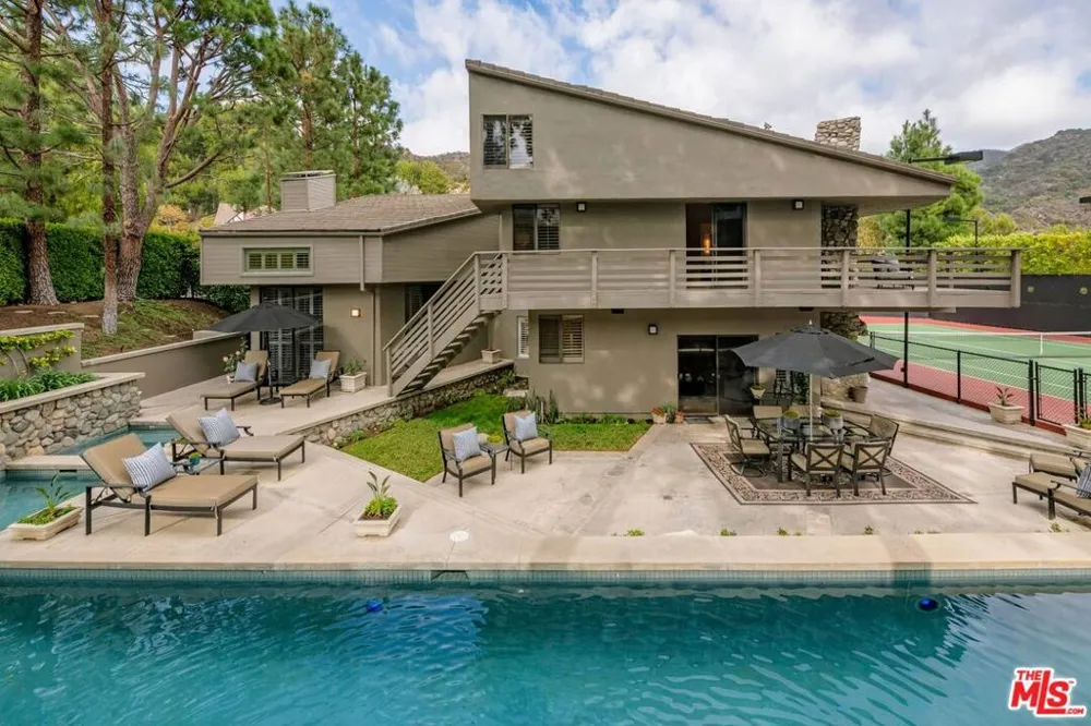 17765 Camino De Yatasto Pacific Palisades, CA 90272