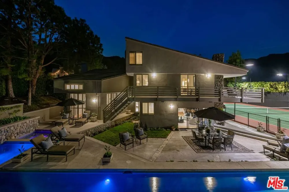 17765 Camino De Yatasto Pacific Palisades, CA 90272