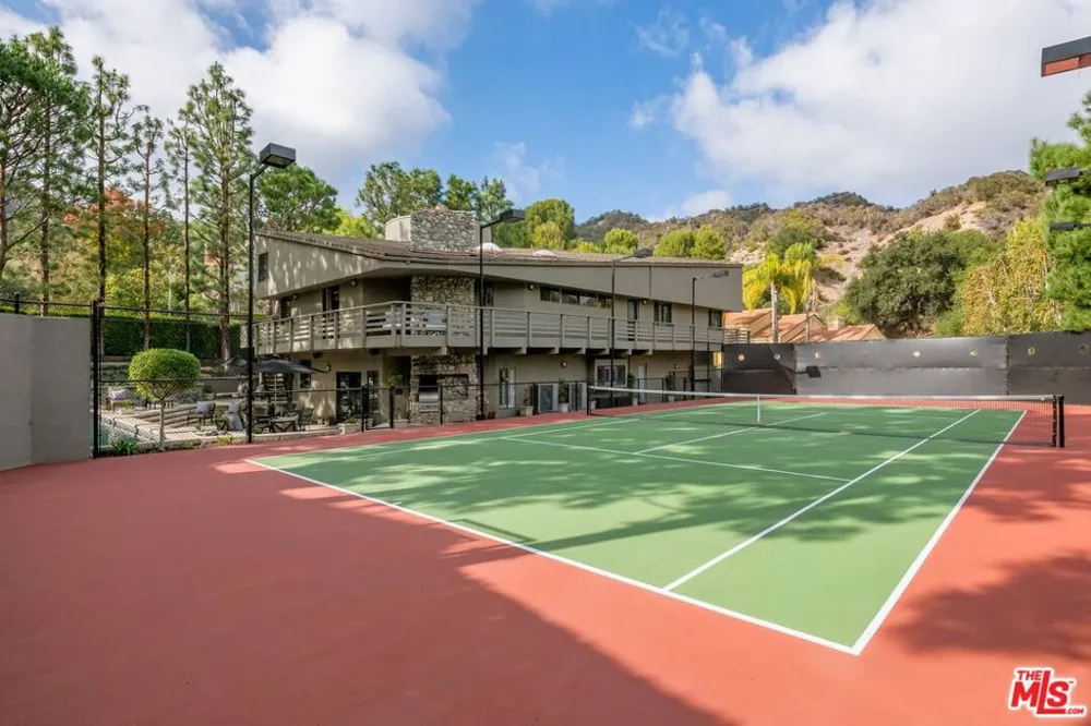 17765 Camino De Yatasto Pacific Palisades, CA 90272