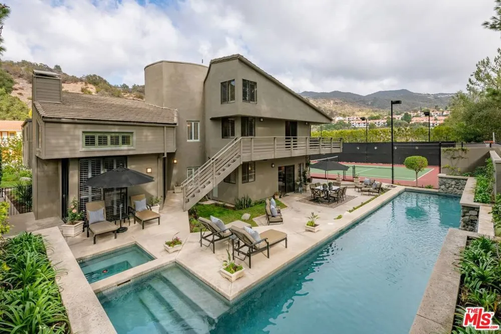 17765 Camino De Yatasto Pacific Palisades, CA 90272