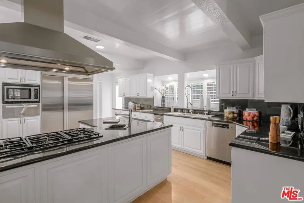 17765 Camino De Yatasto Pacific Palisades, CA 90272