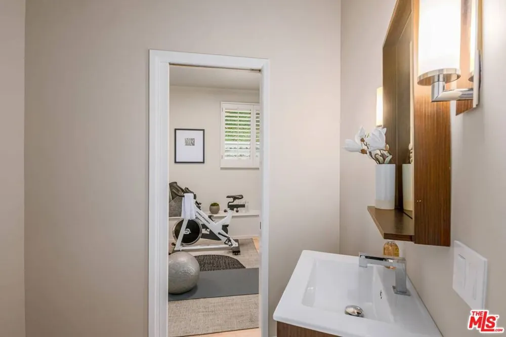 17765 Camino De Yatasto Pacific Palisades, CA 90272