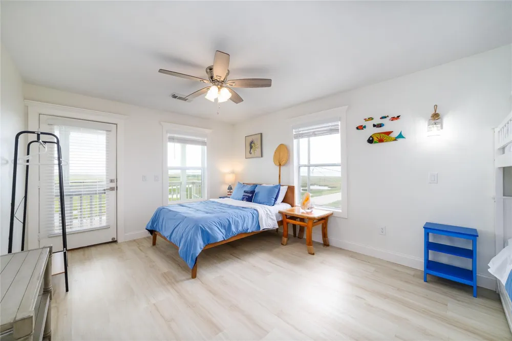 708 Dolphin Dr Freeport, TX 77541
