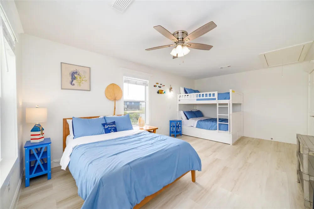 708 Dolphin Dr Freeport, TX 77541
