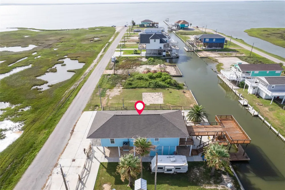 708 Dolphin Dr Freeport, TX 77541