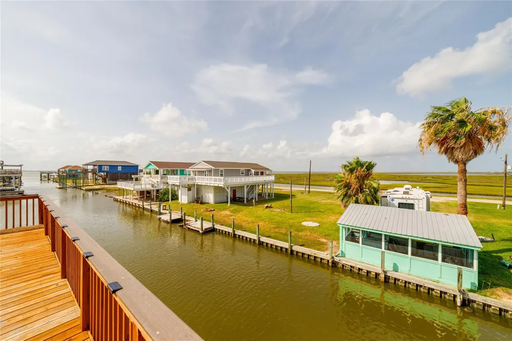 708 Dolphin Dr Freeport, TX 77541