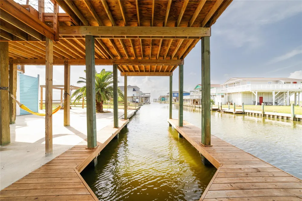 708 Dolphin Dr Freeport, TX 77541