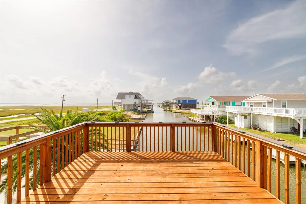 708 Dolphin Dr Freeport, TX 77541