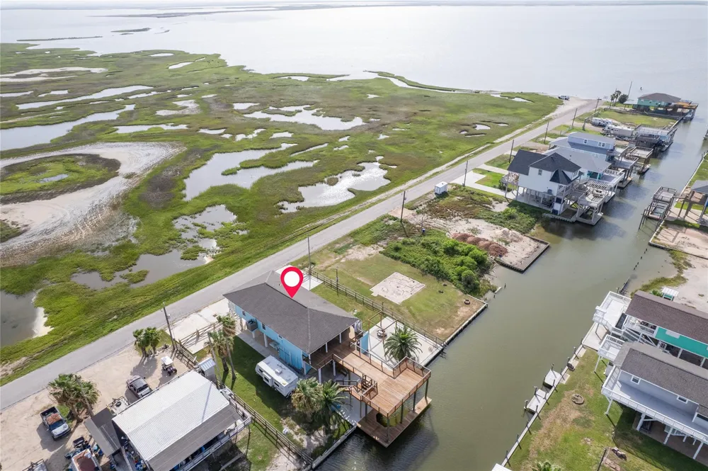 708 Dolphin Dr Freeport, TX 77541