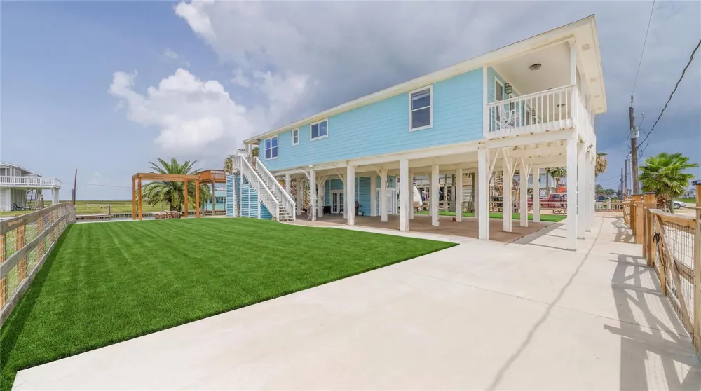 708 Dolphin Dr Freeport, TX 77541