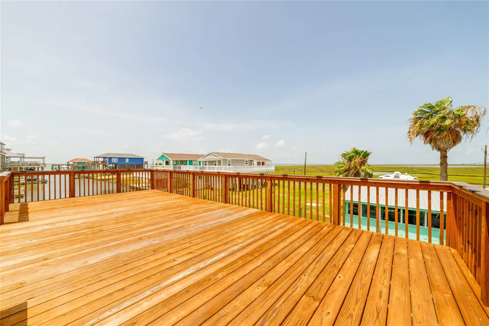708 Dolphin Dr Freeport, TX 77541