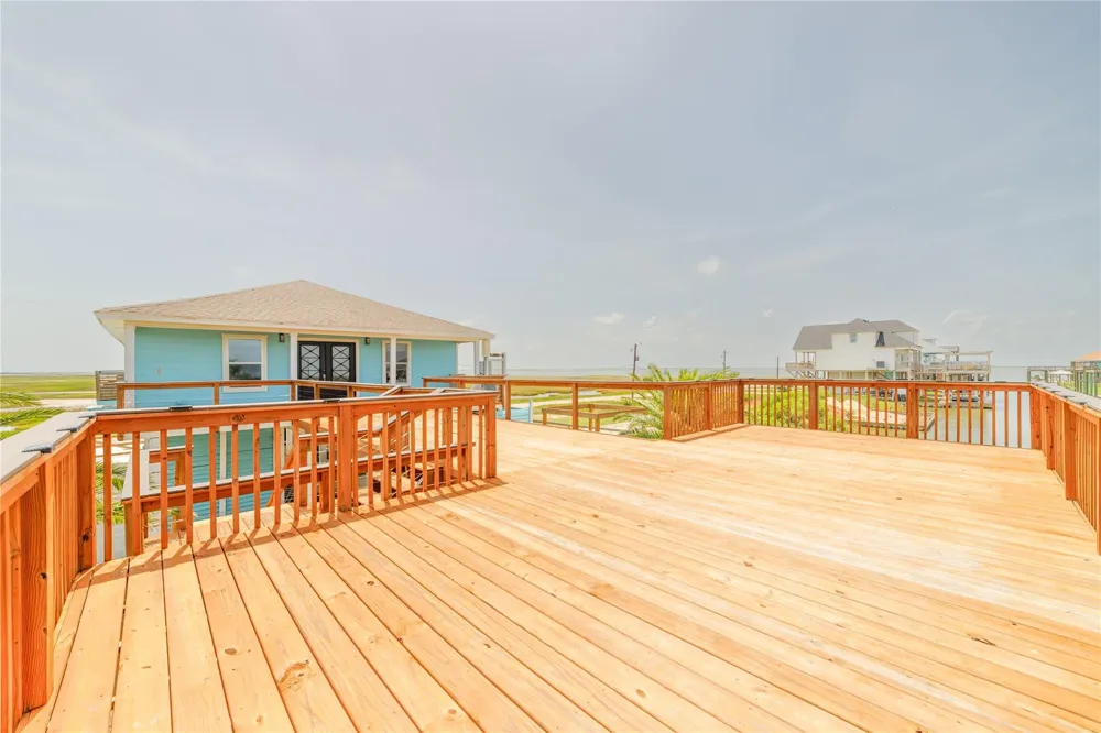 708 Dolphin Dr Freeport, TX 77541