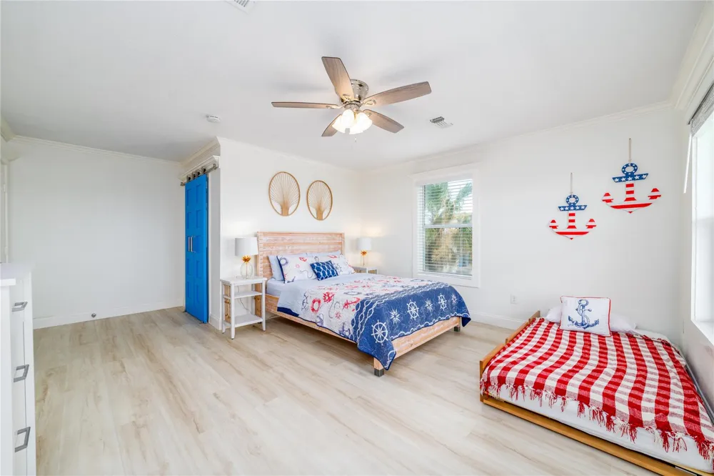 708 Dolphin Dr Freeport, TX 77541