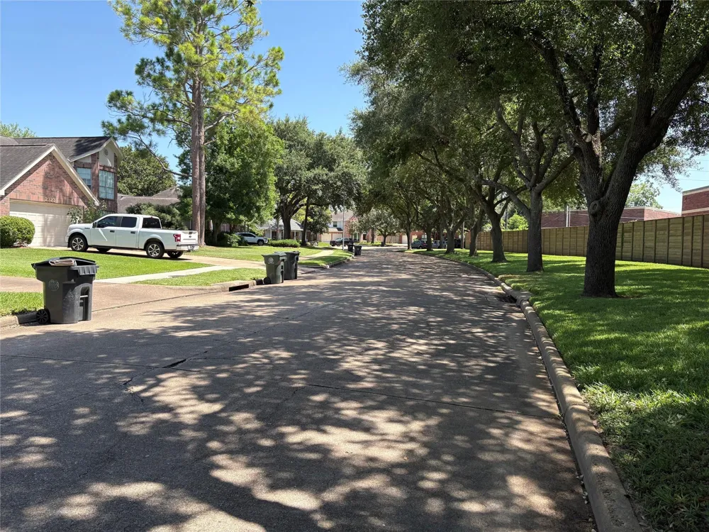 2319 Mill Creek Drive Sugar Land, TX 77478