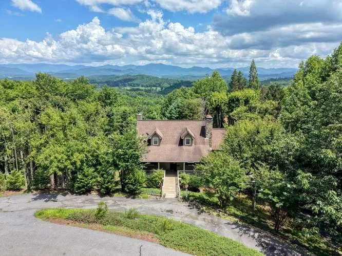 100 Sourwood Lane Hayesville, NC 28904