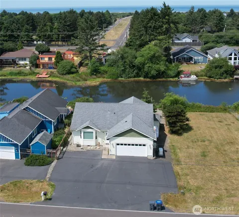 393 Canal Drive NE