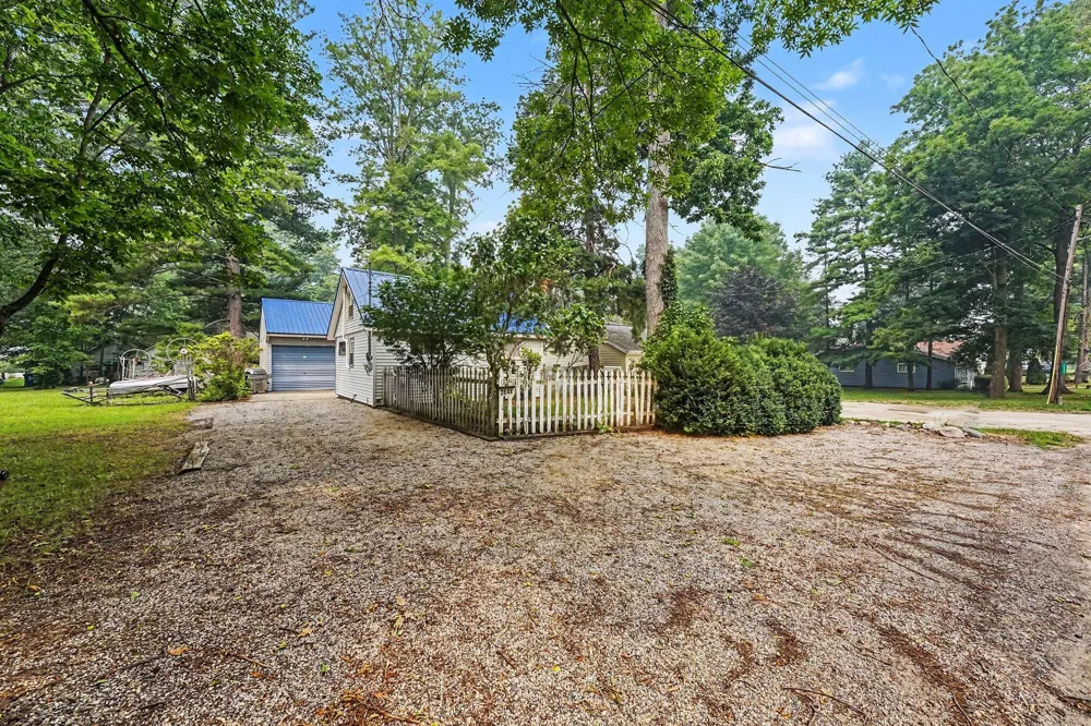 2644 Lansing Street Crystal, MI 48818