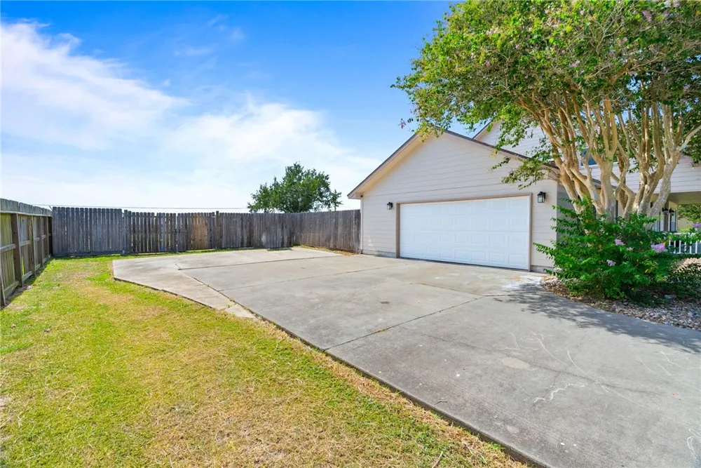 6009 King Trail Corpus Christi, TX 78414