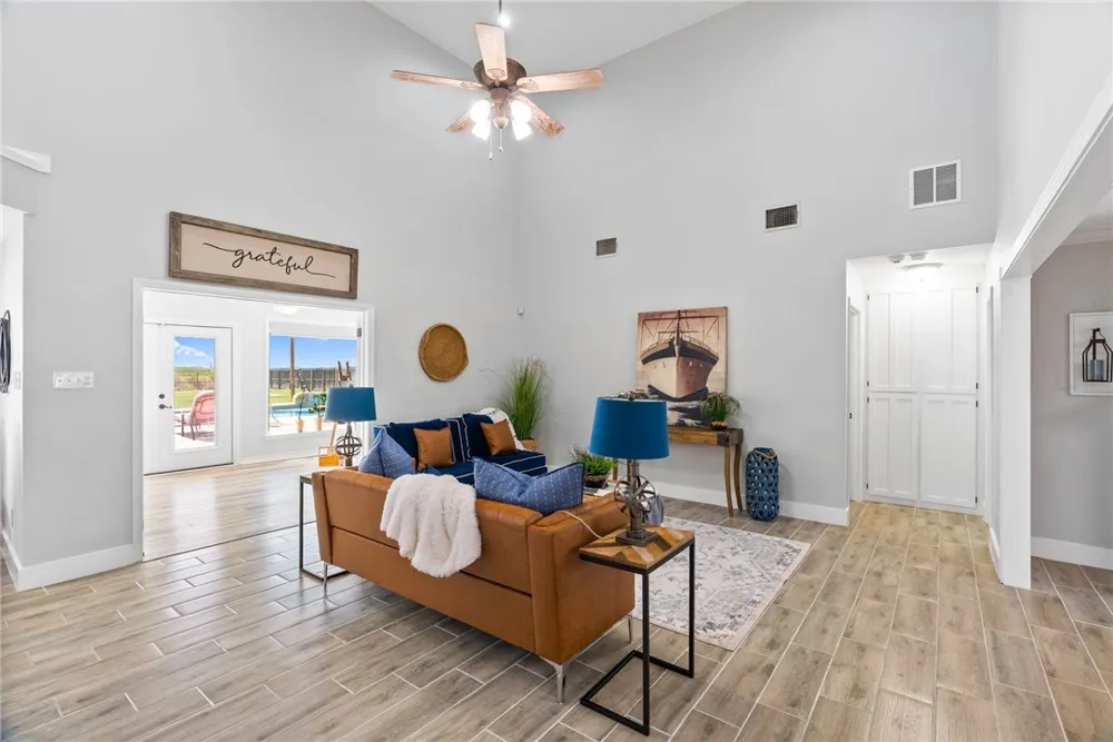 6009 King Trail Corpus Christi, TX 78414