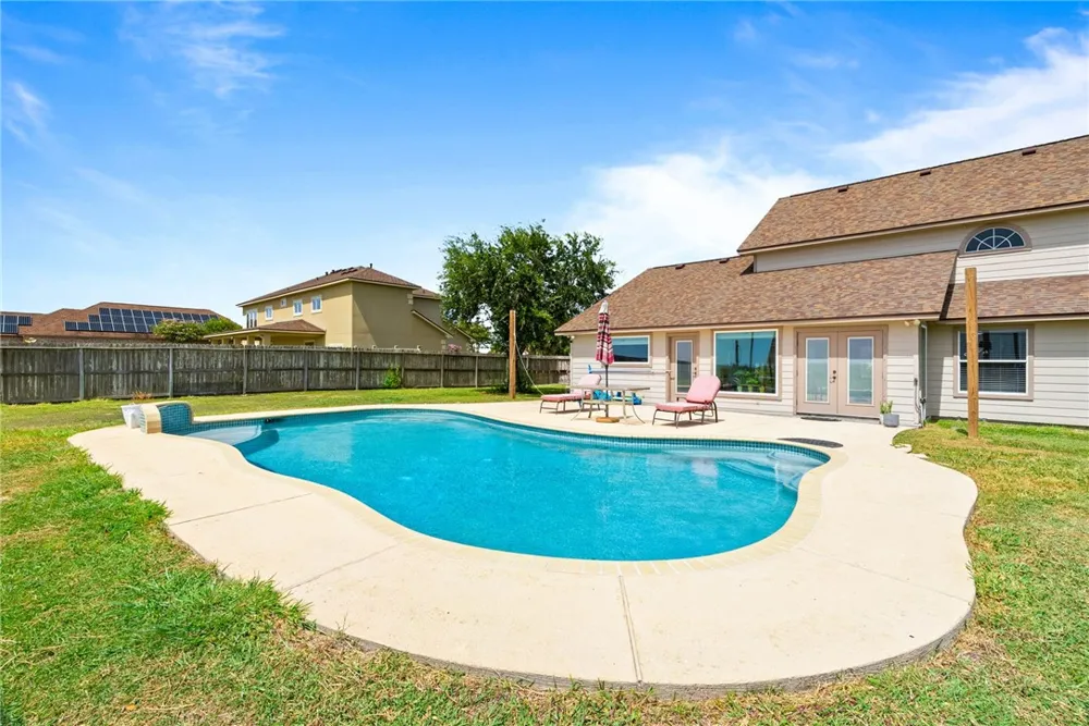 6009 King Trail Corpus Christi, TX 78414
