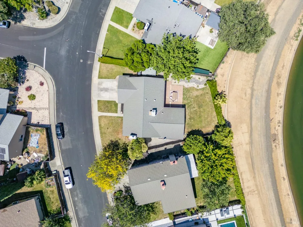 184 Brookdale Drive Vacaville, CA 95687