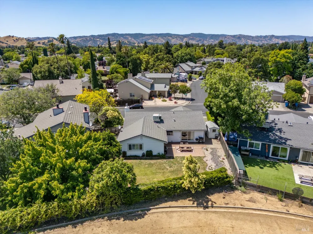 184 Brookdale Drive Vacaville, CA 95687