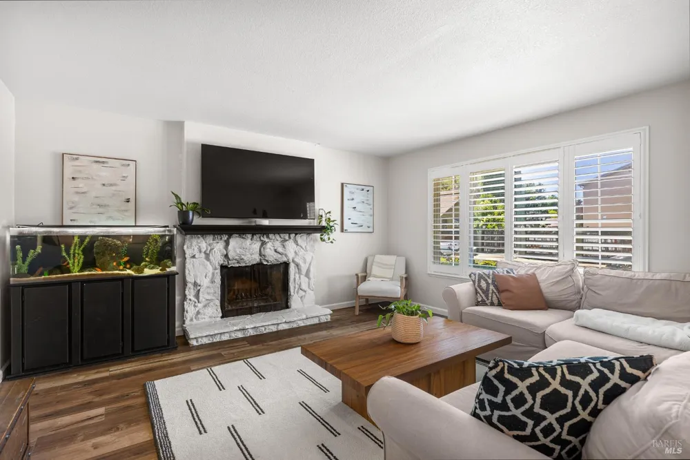 184 Brookdale Drive Vacaville, CA 95687