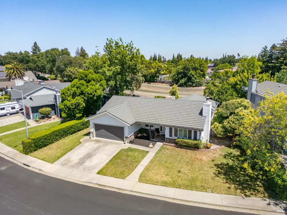 184 Brookdale Drive Vacaville, CA 95687