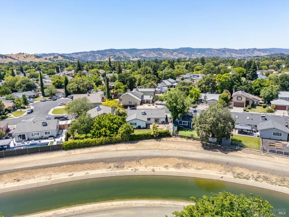 184 Brookdale Drive Vacaville, CA 95687
