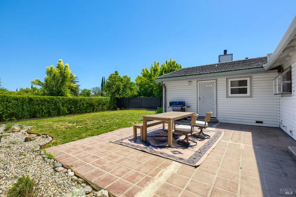 184 Brookdale Drive Vacaville, CA 95687