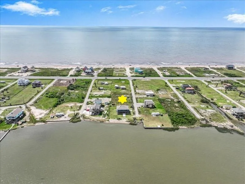 1026 Gayle Street Gilchrist, TX 77617
