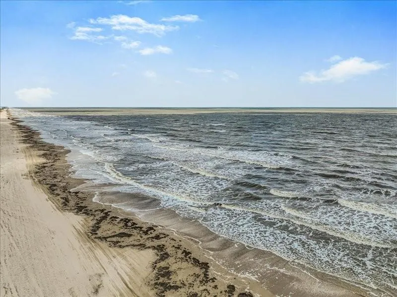 1026 Gayle Street Gilchrist, TX 77617