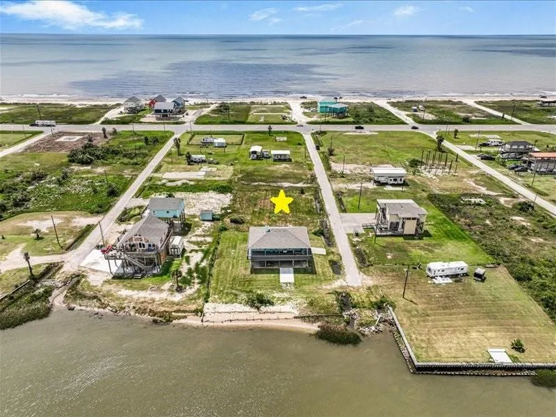 1026 Gayle Street Gilchrist, TX 77617
