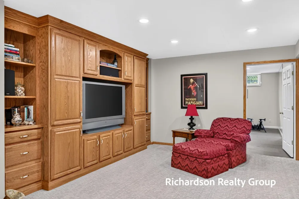 18657 Sioux Drive Spring Lake, MI 49456