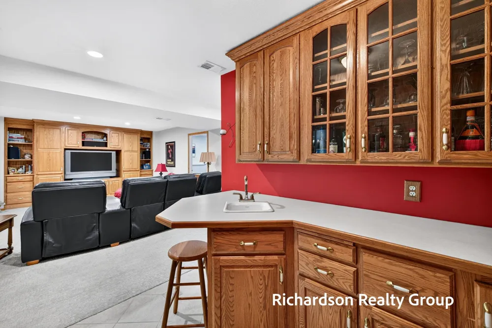 18657 Sioux Drive Spring Lake, MI 49456