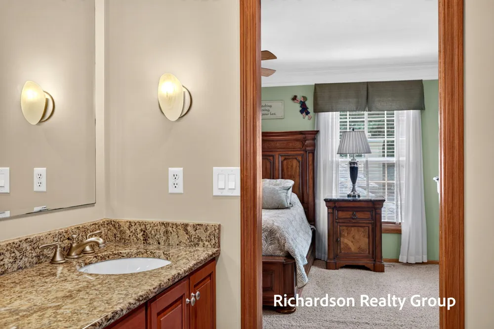 18657 Sioux Drive Spring Lake, MI 49456