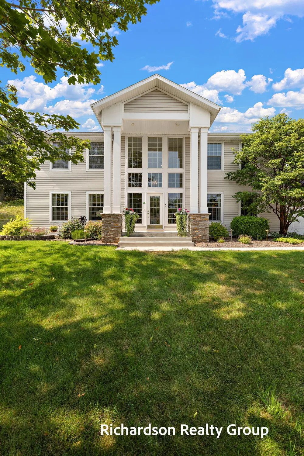 18657 Sioux Drive Spring Lake, MI 49456