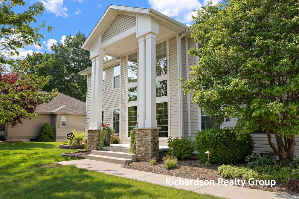 18657 Sioux Drive Spring Lake, MI 49456