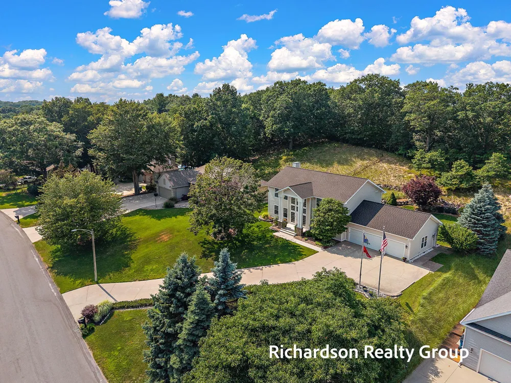 18657 Sioux Drive Spring Lake, MI 49456