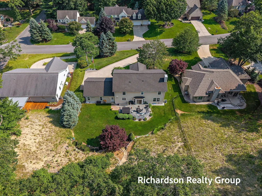 18657 Sioux Drive Spring Lake, MI 49456